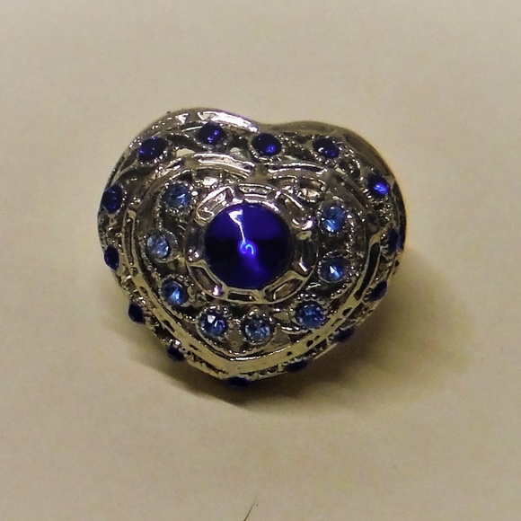 Blue Gemstone Heart Shaped Fashion Ring - Picture 2 of 2